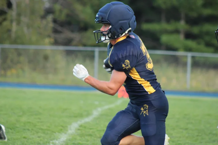 Maroons outlast Broncos in 11-man action